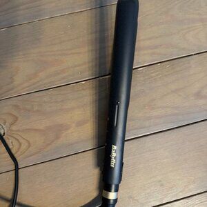 BaByliss flat iron with European plug